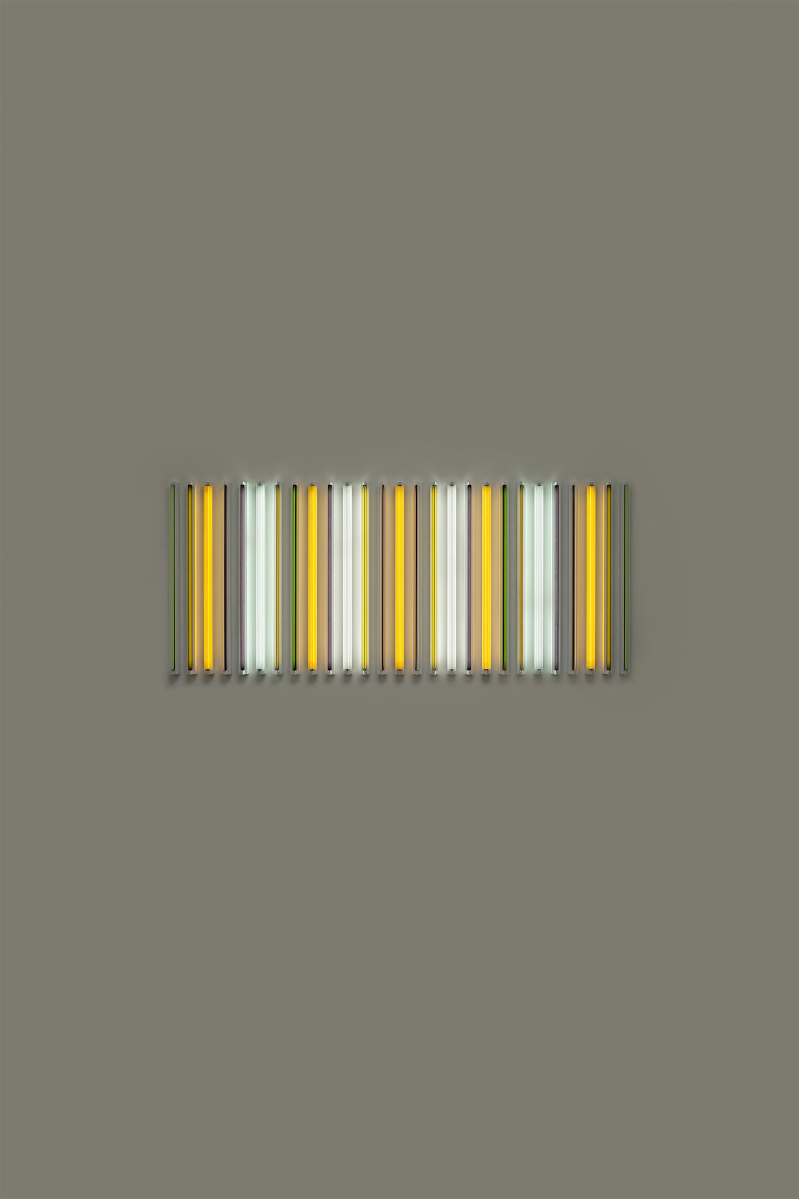 Bilde av lydinstallasjon med gule, grå, grønne og hvite lysrør
